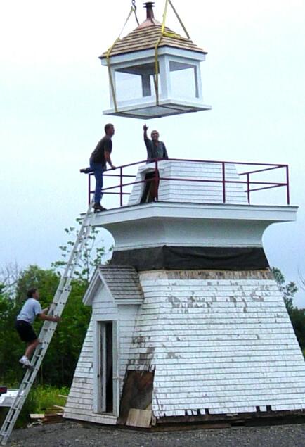 Placing the new top on the Canning lighthouse, 7 July 2004